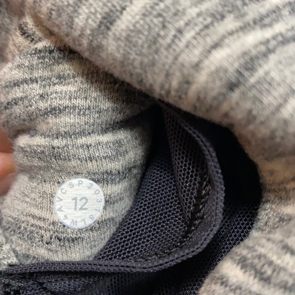 Lululemon Snuggle Up Jacket 12 Heathered Black Full Zip Close w/ Zipper Pockets - Picture 6 of 15